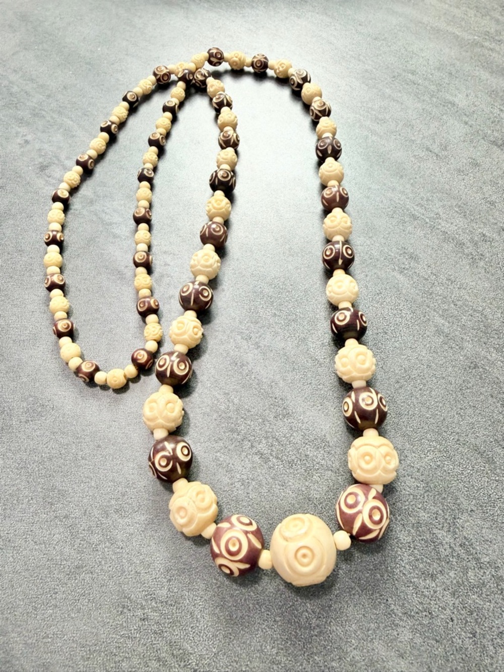 Vintage Celluliod Two-Tone Necklace Carved Brown and Cream Beaded Flapper